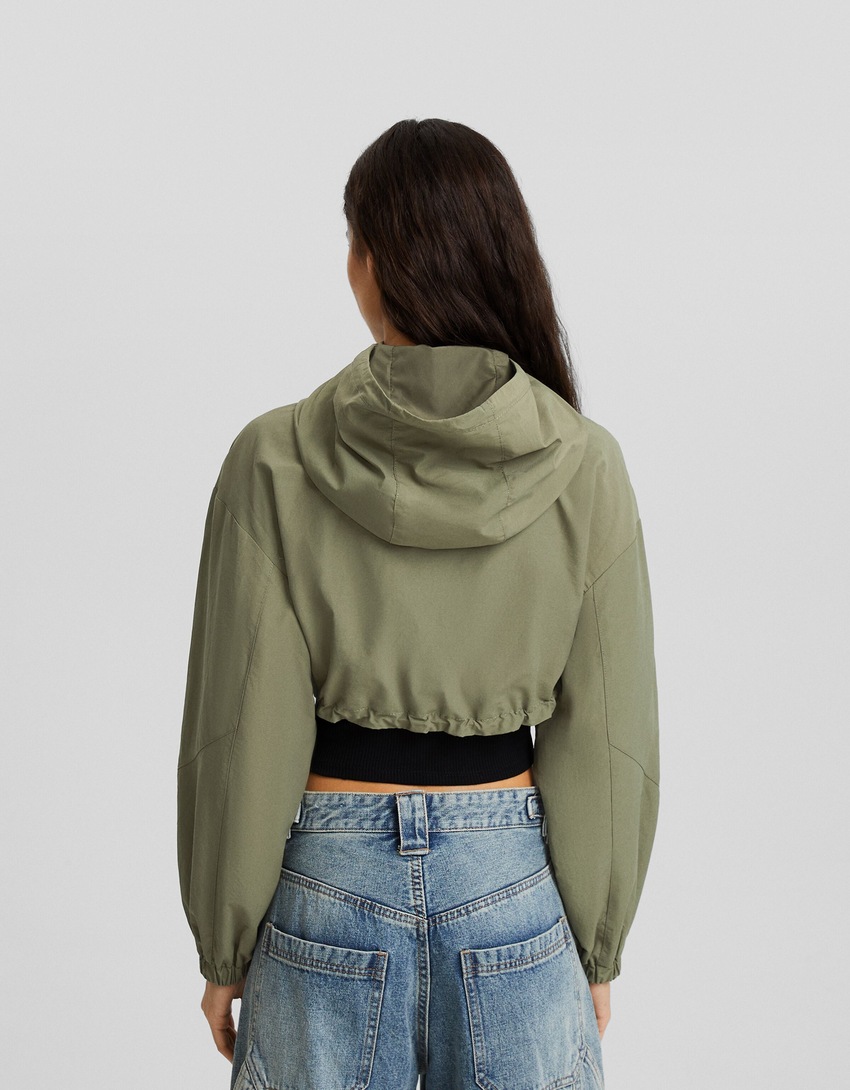 Jaqueta cropped com capuz em mistura de nylon