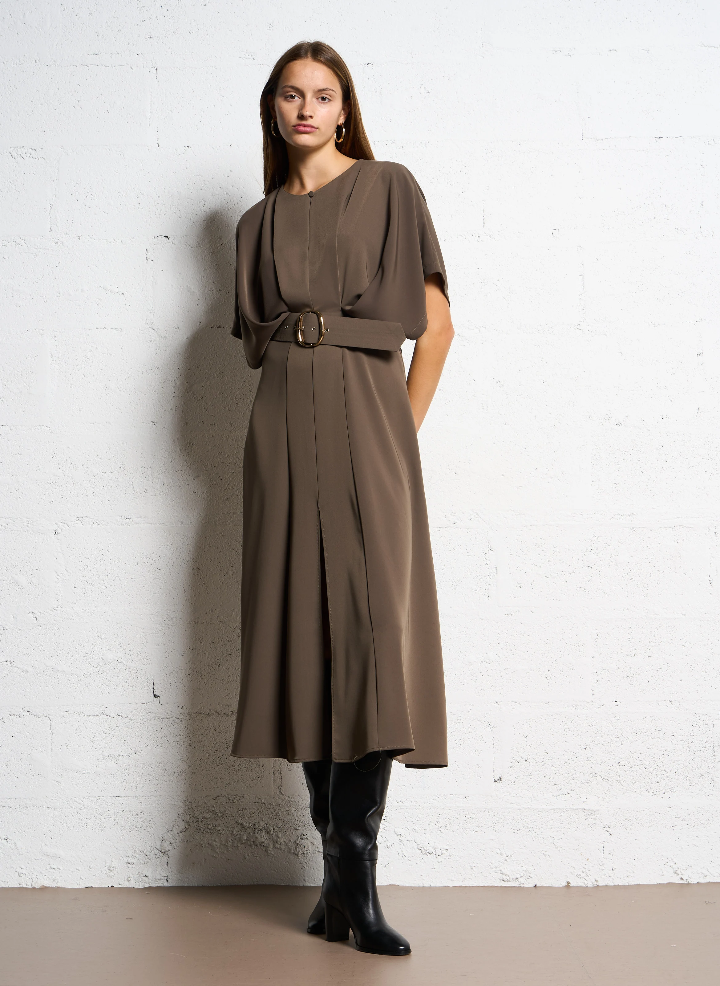 Robe longue col rond ceinturée | Kaki