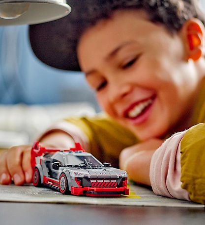 LEGO® Speed Champion - Audi S1 e-tron quattro Rennwagen 76921 -