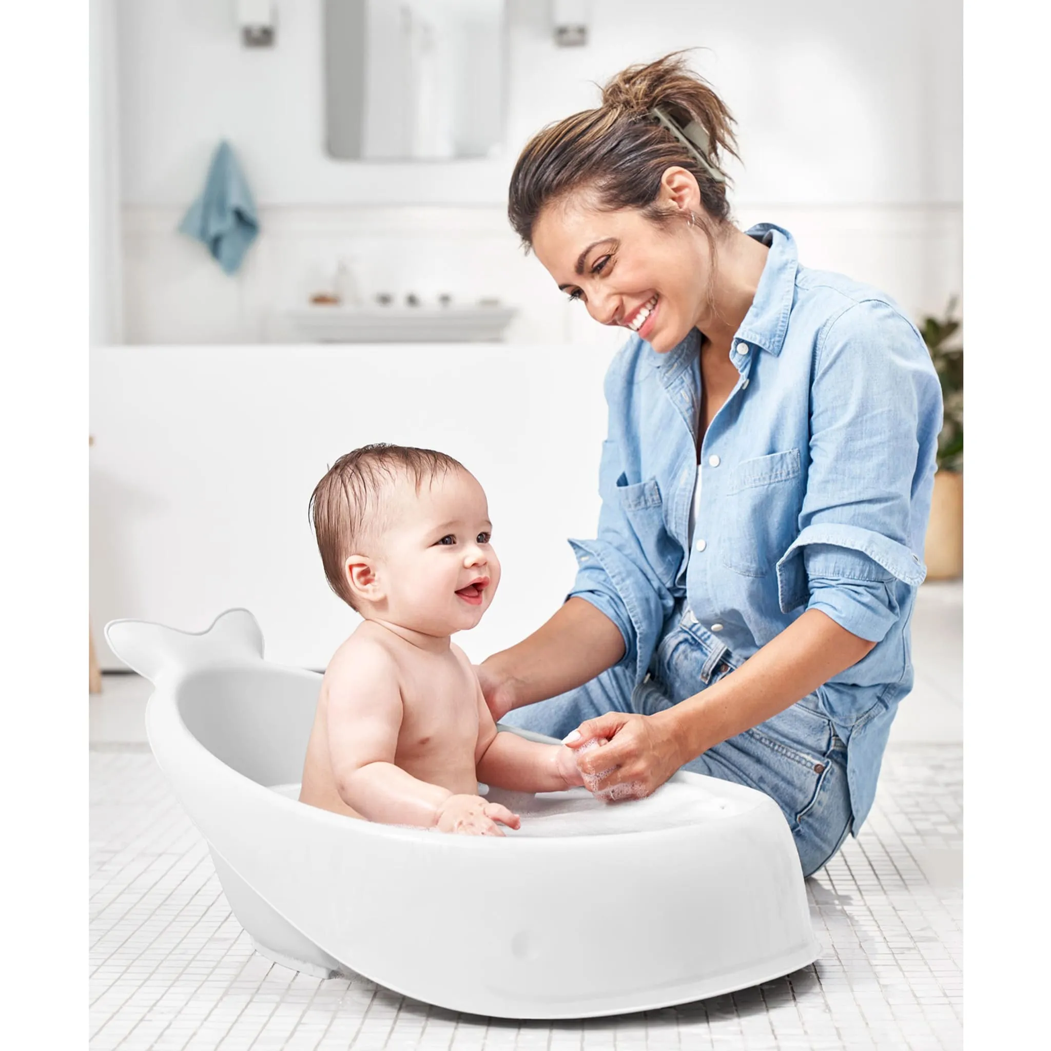 Skip Hop Bain Baleine MOBY® Smart Sling™  3-en1 - Blanc
