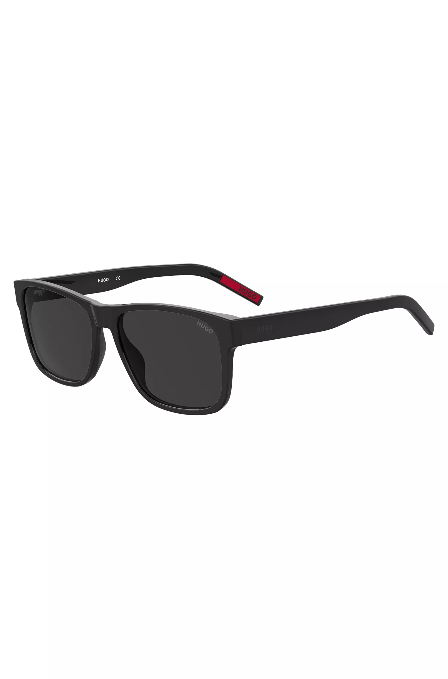 Óculos de sol HUGO em acetato vermelho e preto com hastes personalizadas.