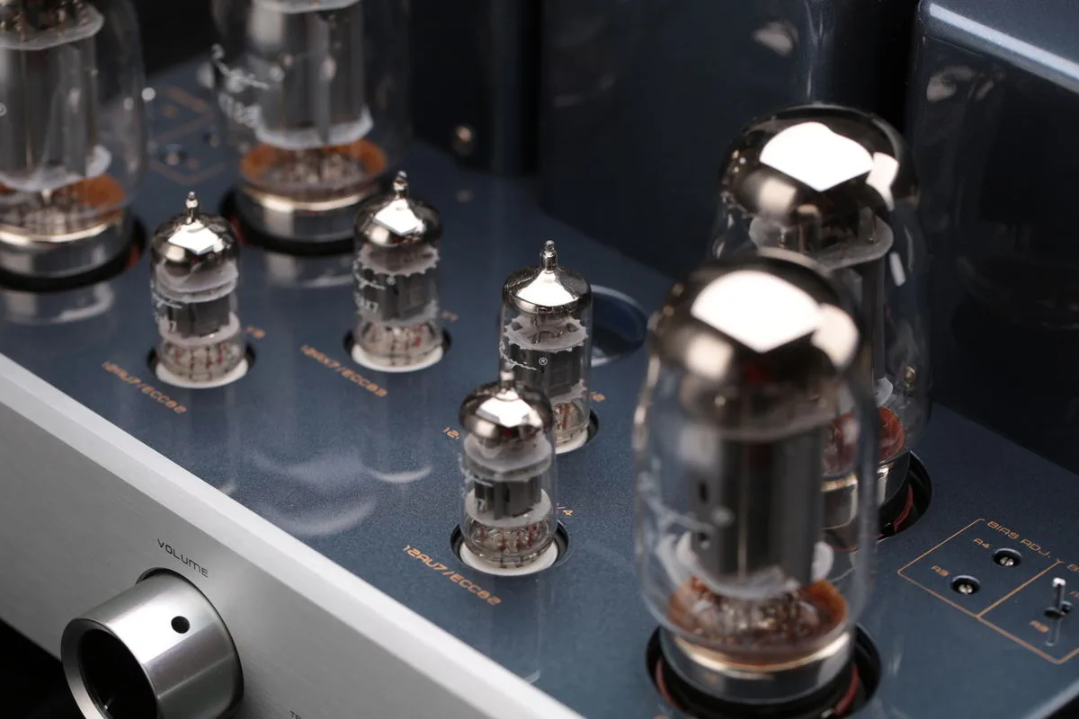 Cayin CS-55A KT88 Silver Amplis à tubes