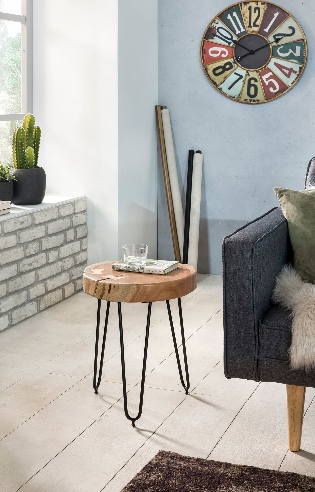 KADIMA DESIGN Beistelltisch BALU, Akazienholz, Landhausstil, schwarze Metallbeine