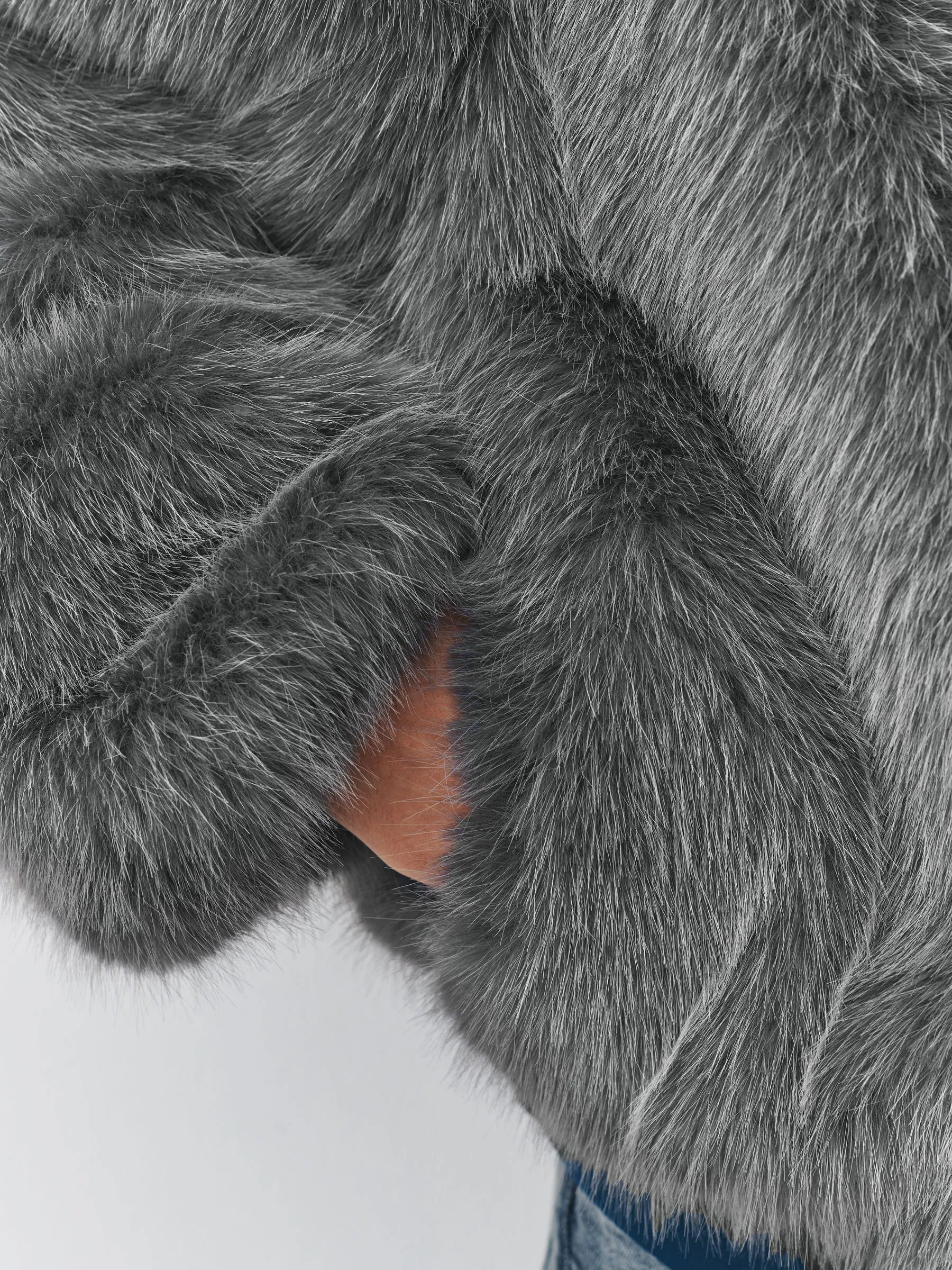Grijs - Collarless Faux Fur Coat