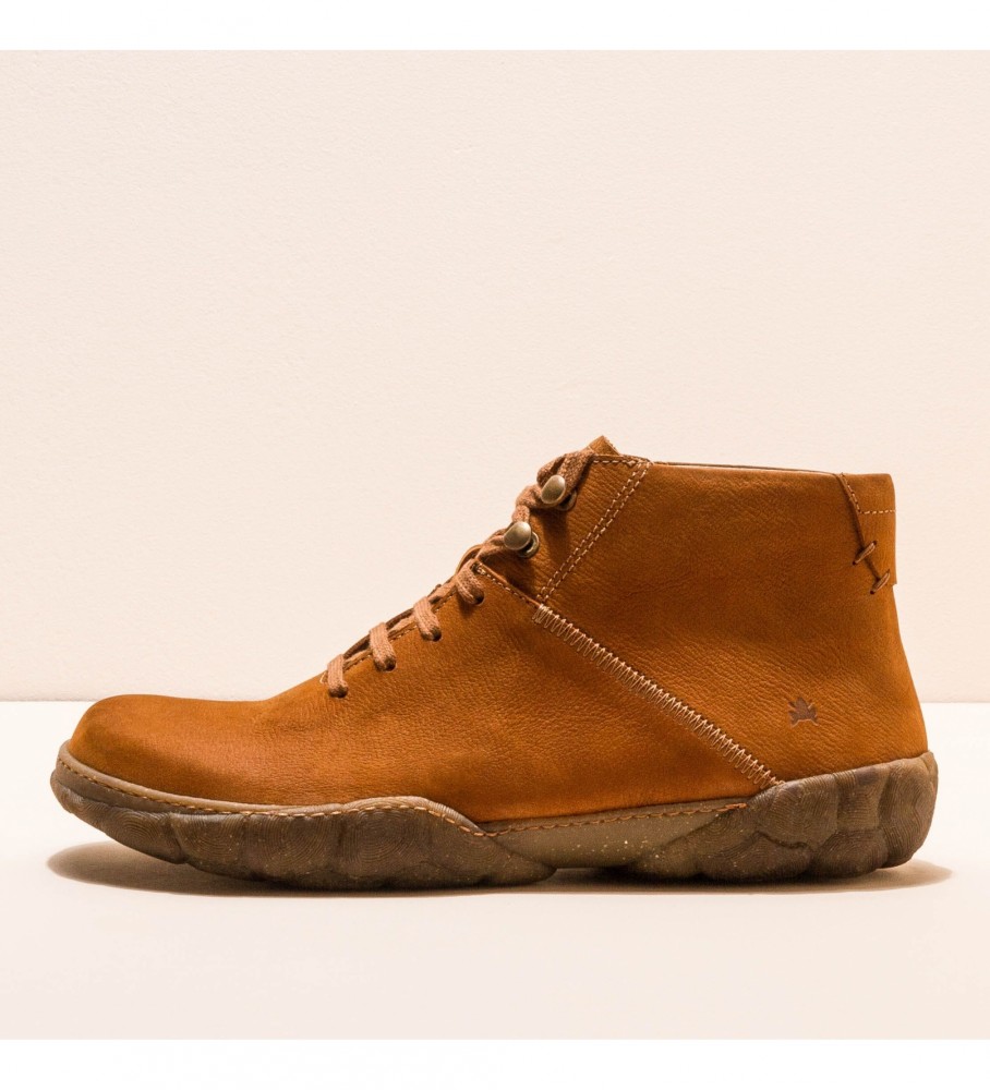 Botas de cano curto Naturalist N5083 em couro marrom agradável