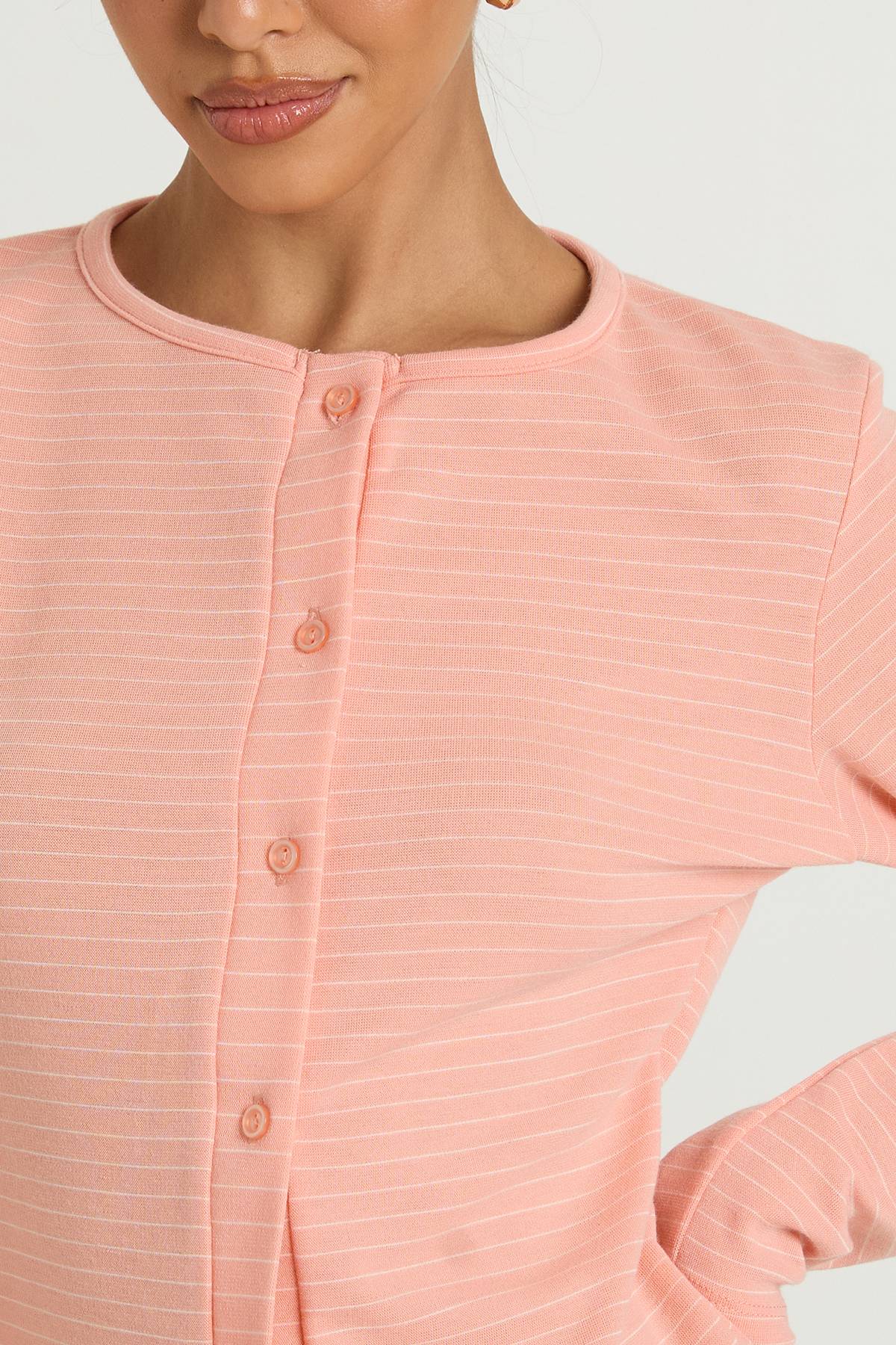 boohoo Haut à Manches Longues Rayé avec Boutonnage