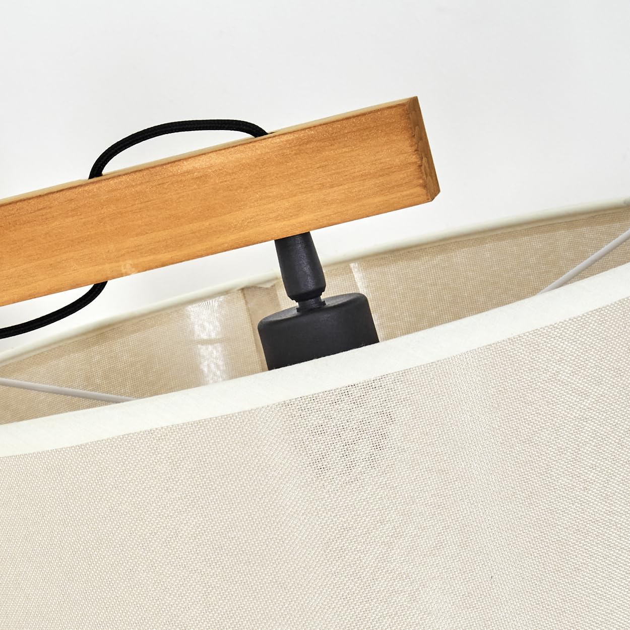 Stehleuchte Bassagoda, Stehlampe aus Holz/Metall/Stoff in Natur/Schwarz/Beige/Weiß, Leuchte im skandinavischen Design, Ø 50 cm, Ablagefläche u. Fußschalter, Höhe 171,5 cm, 1 x E27, ohne Leuchtmittel