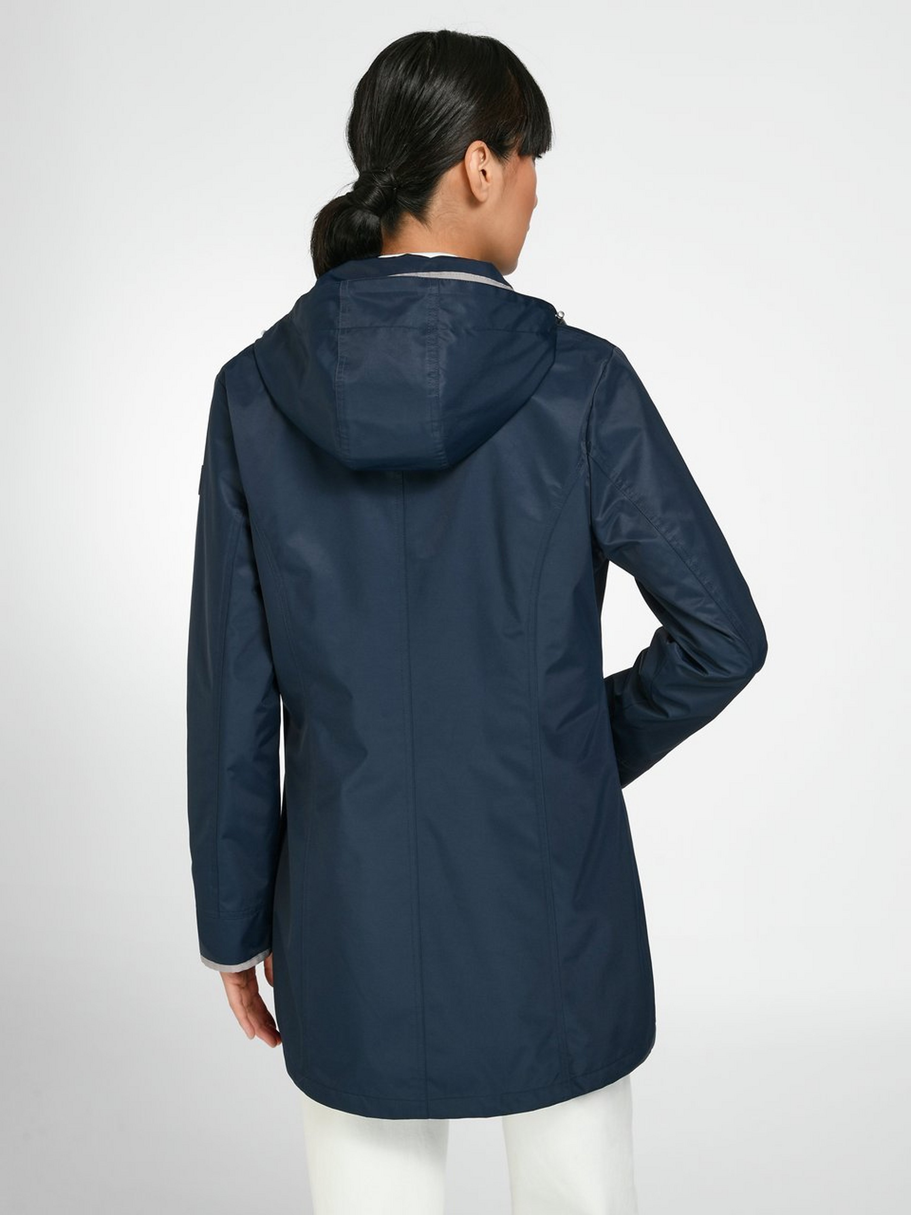 Wind- und wasserabweisende Jacke