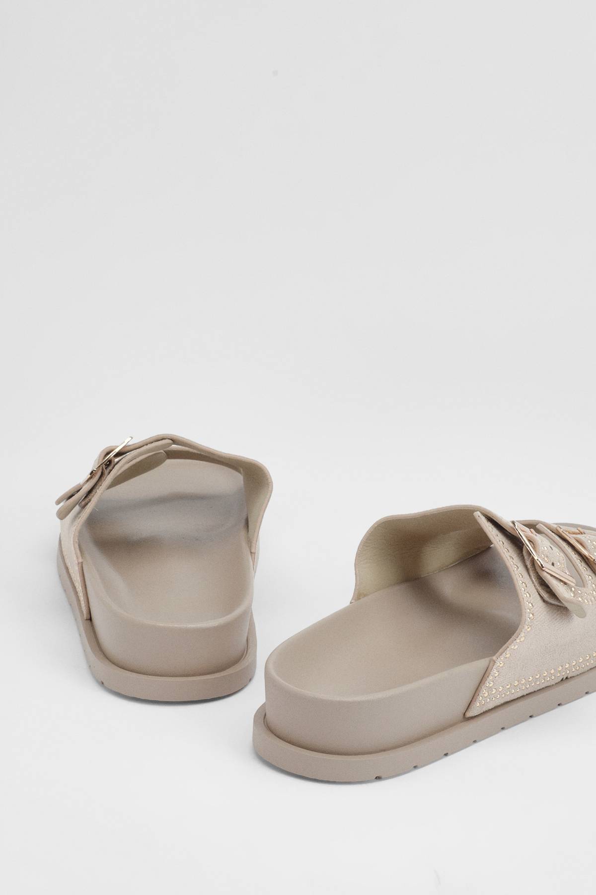 boohoo Sandales À Double Boucle Avec Détails Cloutés En Synthétique