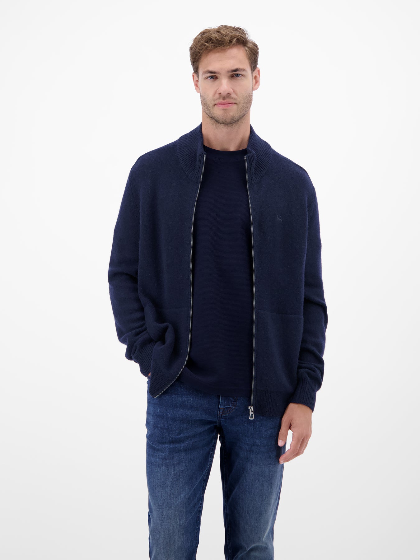 Strickjacke aus  Schurwoll-Kaschmir-Mix, stilvoll und lässig