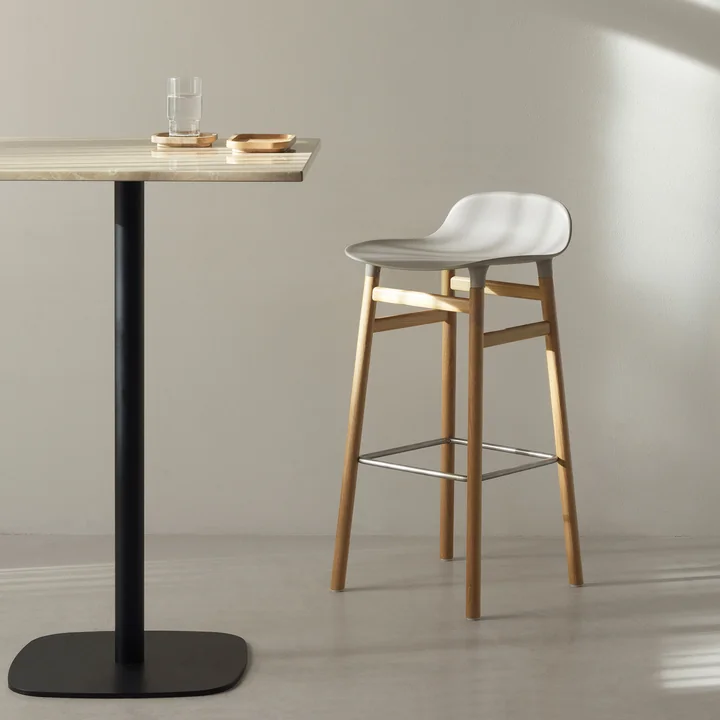 Normann Copenhagen - Form Barhocker 75 cm, Gestell Walnuss / schwarz