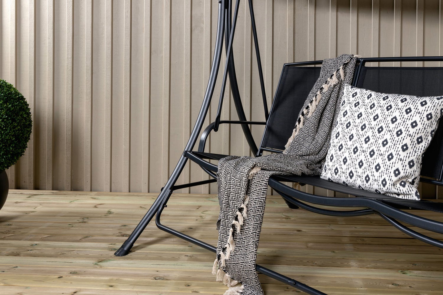 Madras hangende tuinbank voor 3 personen, zwart. 203 x 122 x 160 cm