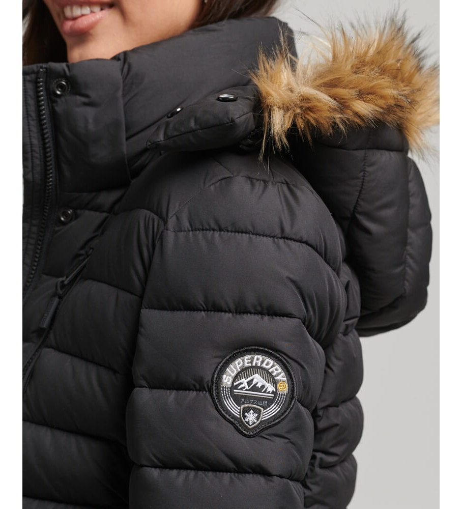 Jaqueta curta acolchoada com capuz Superdry - Preta