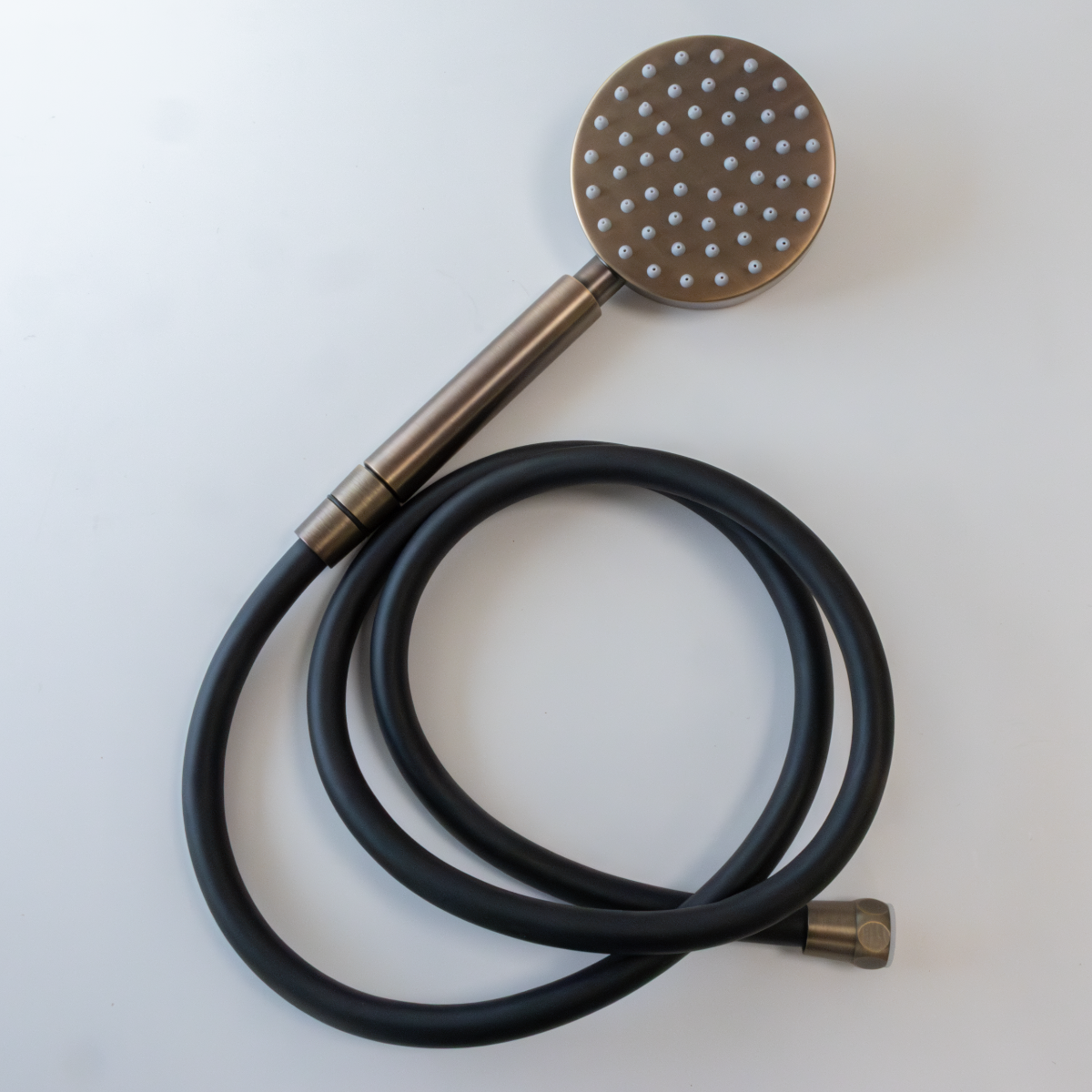 Saniclear Vision Pro douchekop met zwarte slang verouderd messing