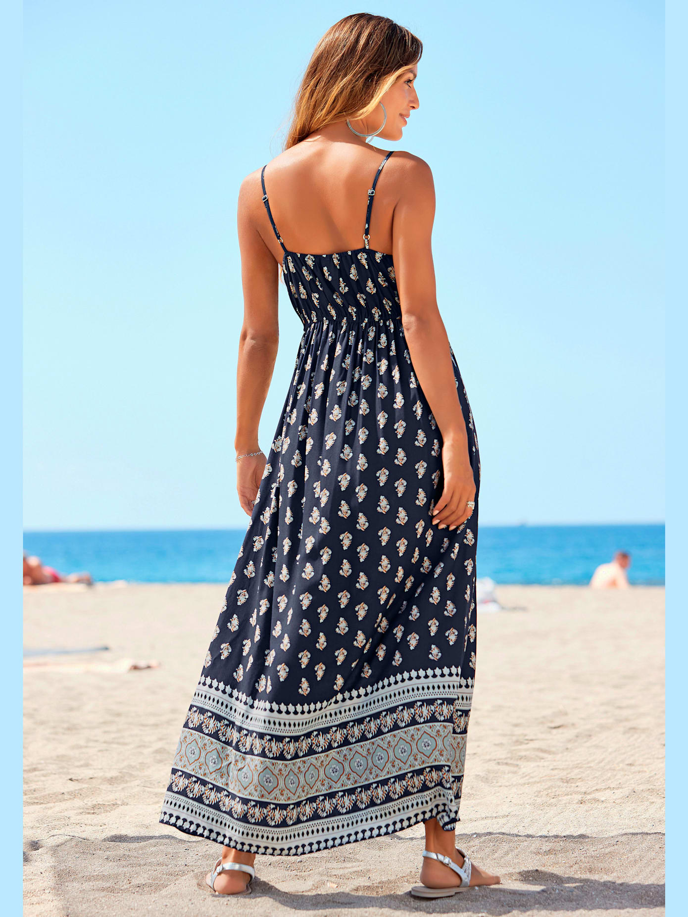 Robe longue encolure droite