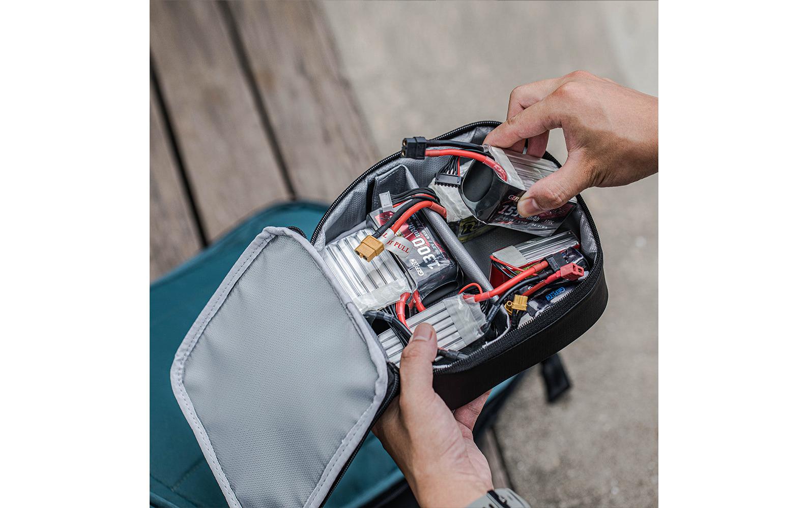 Fotorucksack OneMo FPV 30L Space Black<br>Leistungsstarker Rucksack für Drohnen, der überall eingesetzt werden kann