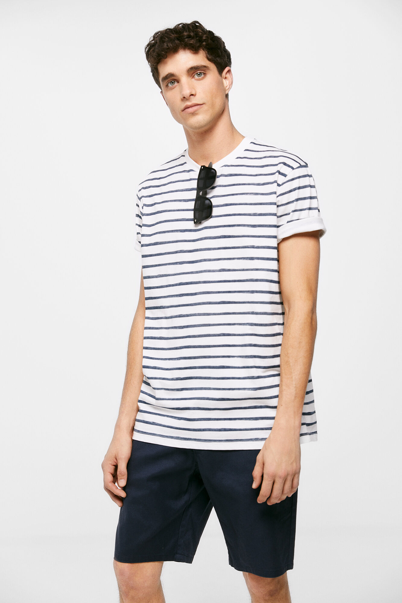 Bermuda de linho com debrum - azul marinho