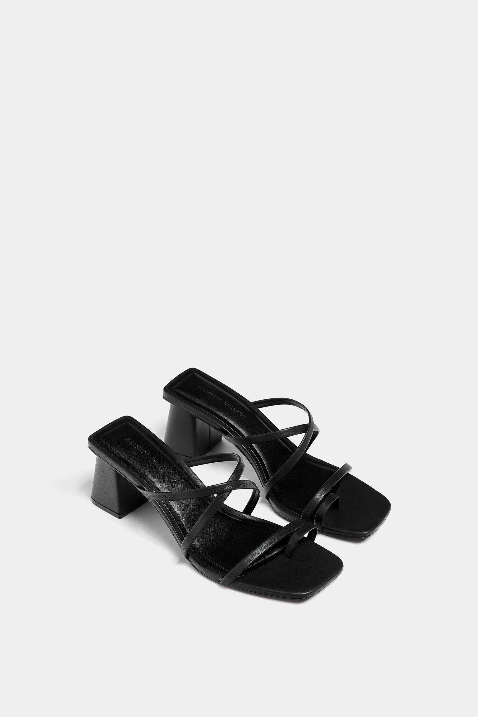 Sandália mule com tira - preta