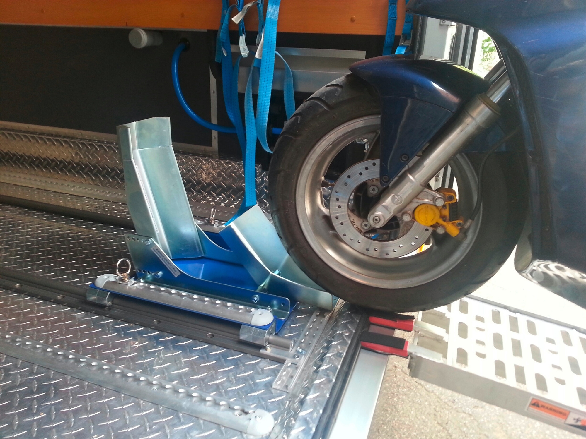 Moto Stand4 Slide