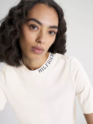 Camiseta Hilfiger Monotype com logo