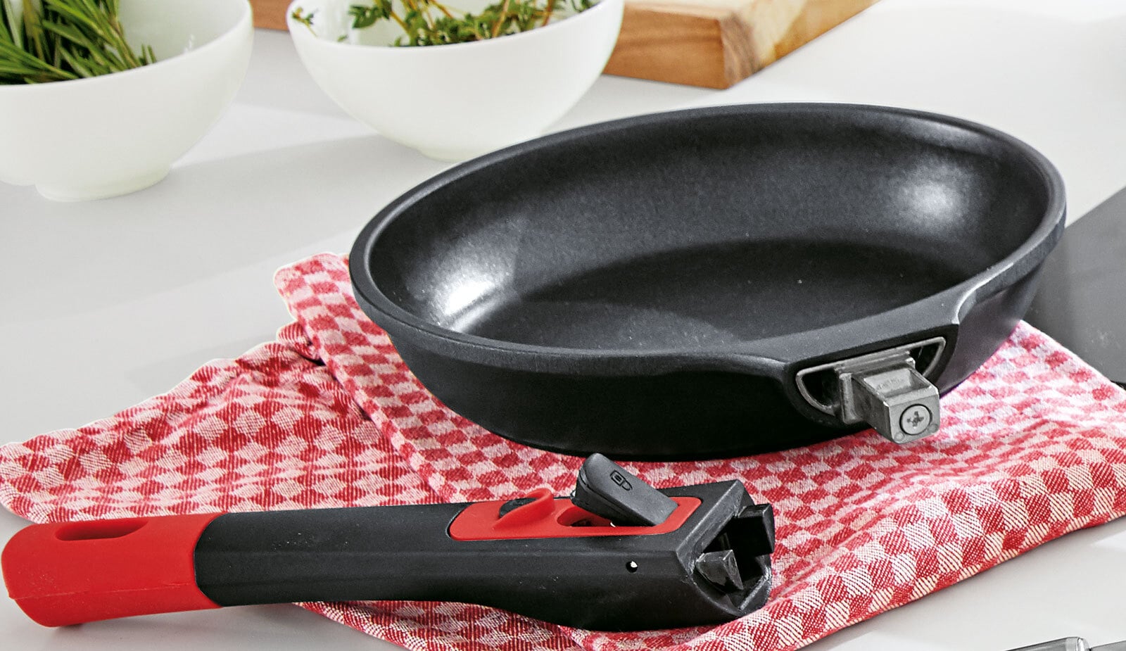 bongusto Wokpfanne mit Abnehmbarem Griff 30 cm schwarz/ rot
