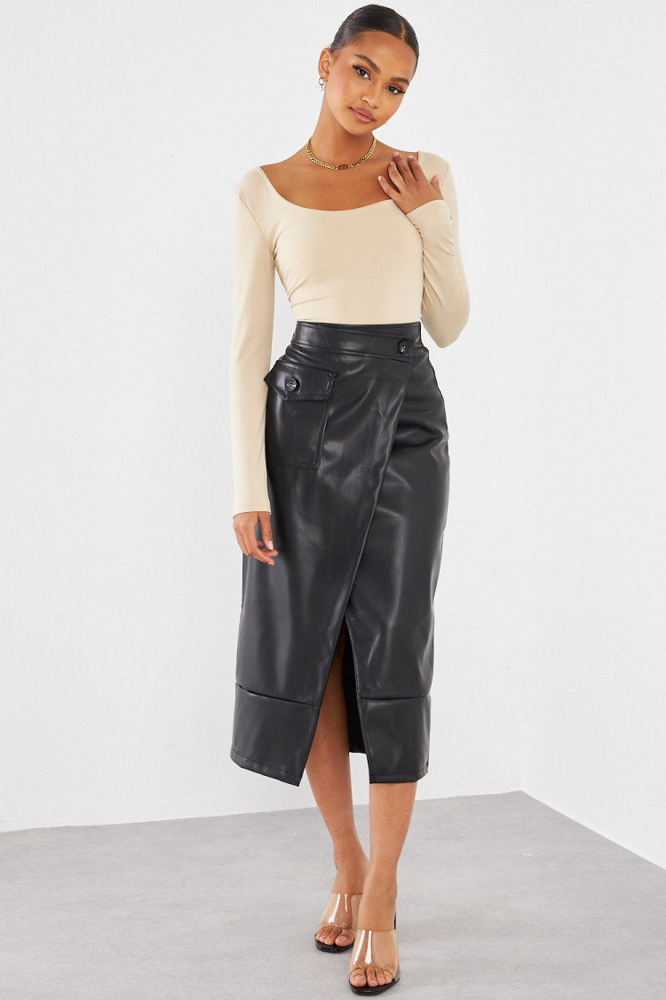 Jupe en simili cuir noir croisé