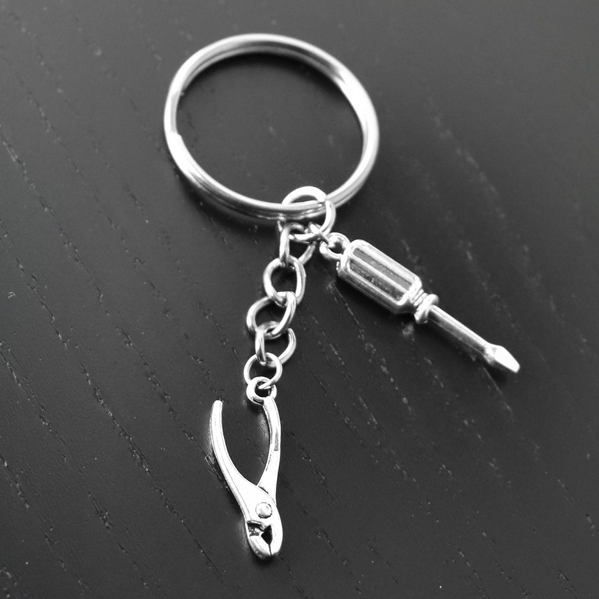 Porte-clés bricoleur outils pince tourne vis argenté