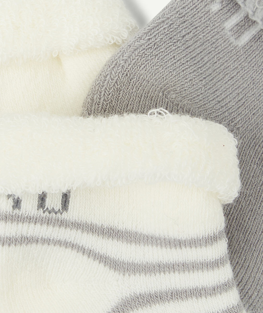 LE LOT DE 3 PAIRES DE CHAUSSETTES GRISES ET ÉCRUES EN COTON BIOLOGIQUE