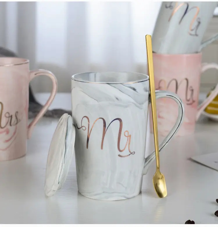 (6-tlg. Set) 400ml Keramik Kaffee Tasse Hochzeits Geschenk Couple Cups inkl. Deckel   Löffel - Mr & Mrs