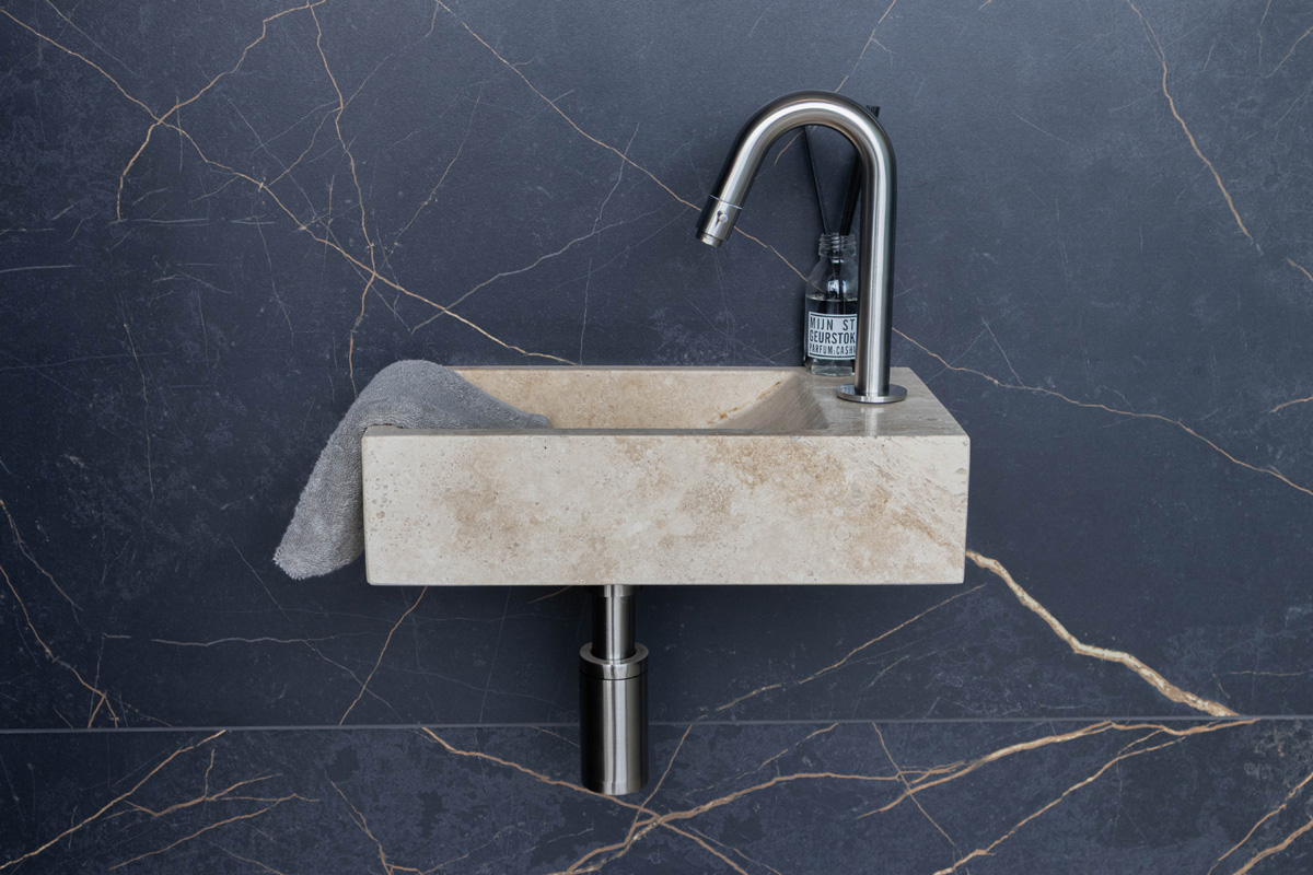 Saniclear White Travertin fonteinset met gebogen kraan in RVS