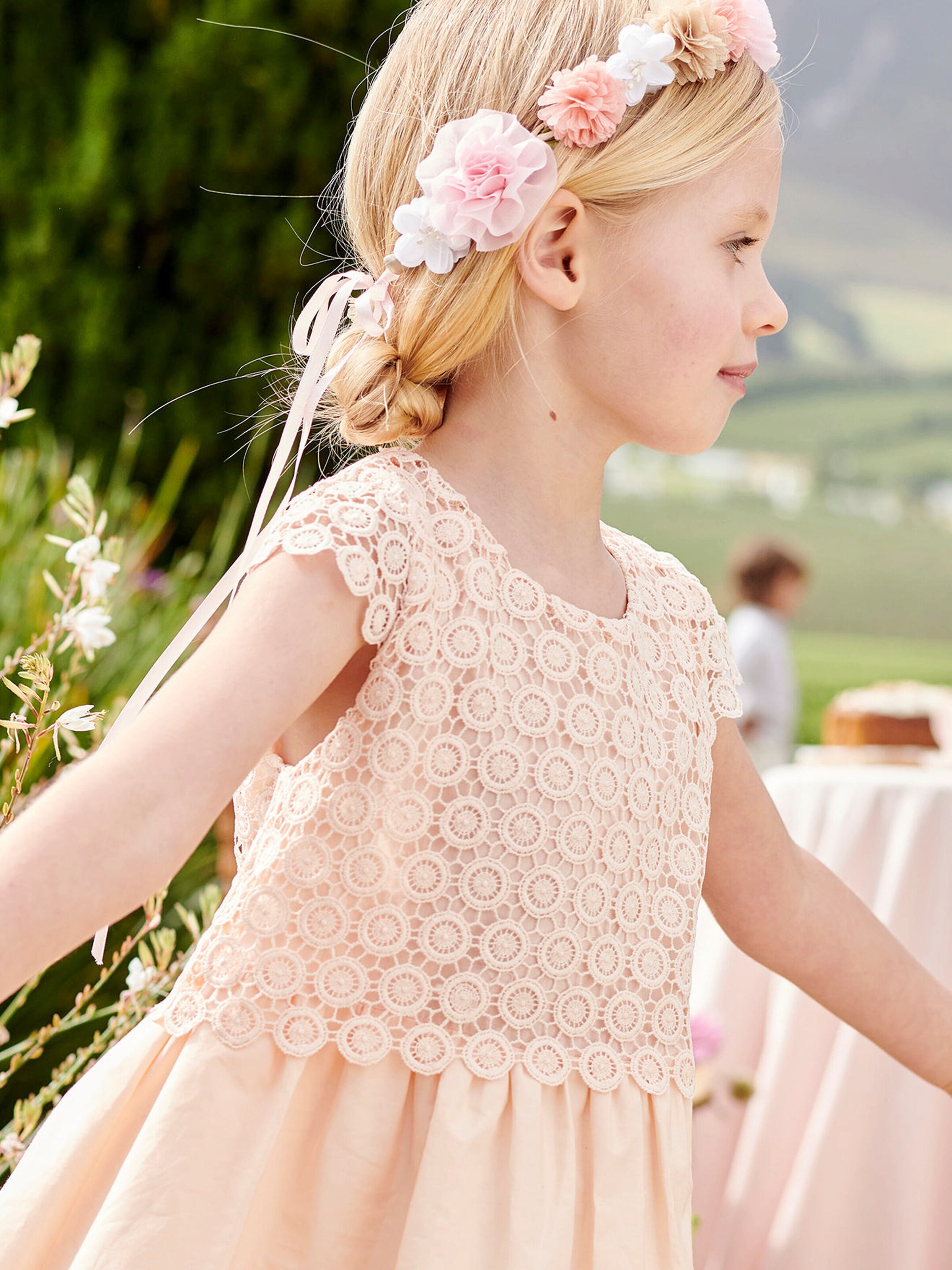 Vertbaudet Festliches Mädchen Kleid mit Makrameespitze rosa nude
