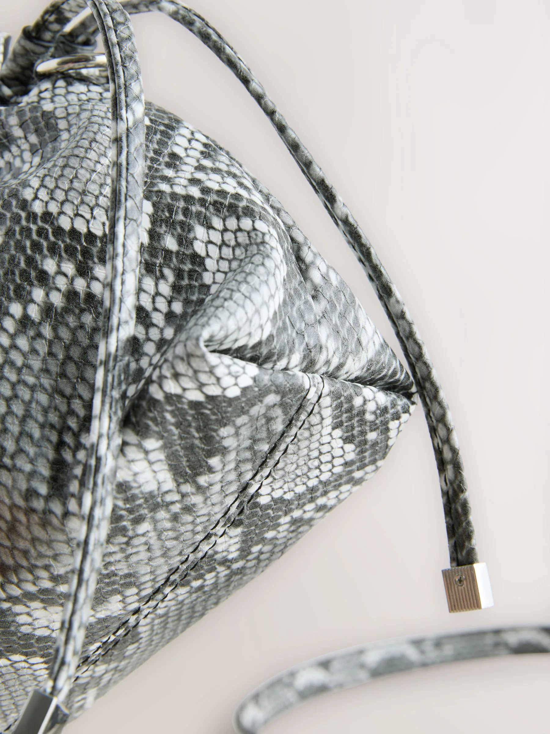 Slangenprint - Clutch met ruches
