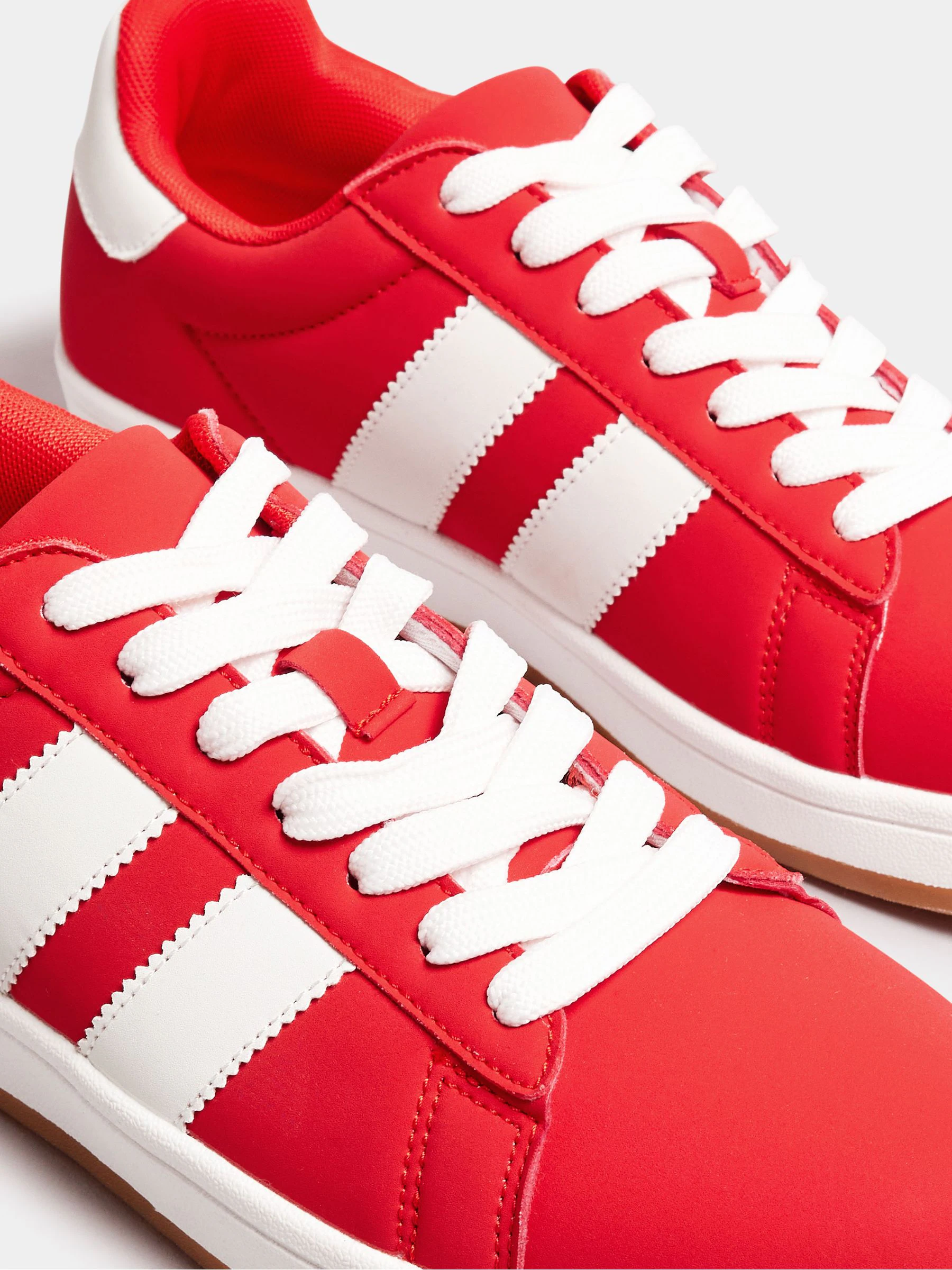 Rood - Yours Curve Wide Fit Padded Skate Trainers