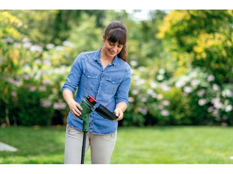 Bosch Akku-Rasentrimmer EasyGrassCut 18 V - 26 Solo Akkugetriebener EasyGrassCut 18-26 Trimmer für natürliche und bequeme Gartenarbeit