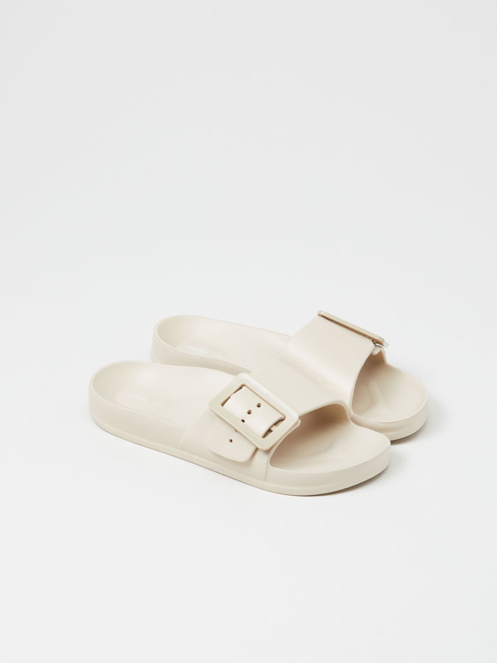Sandália com fivela - Branco-creme
