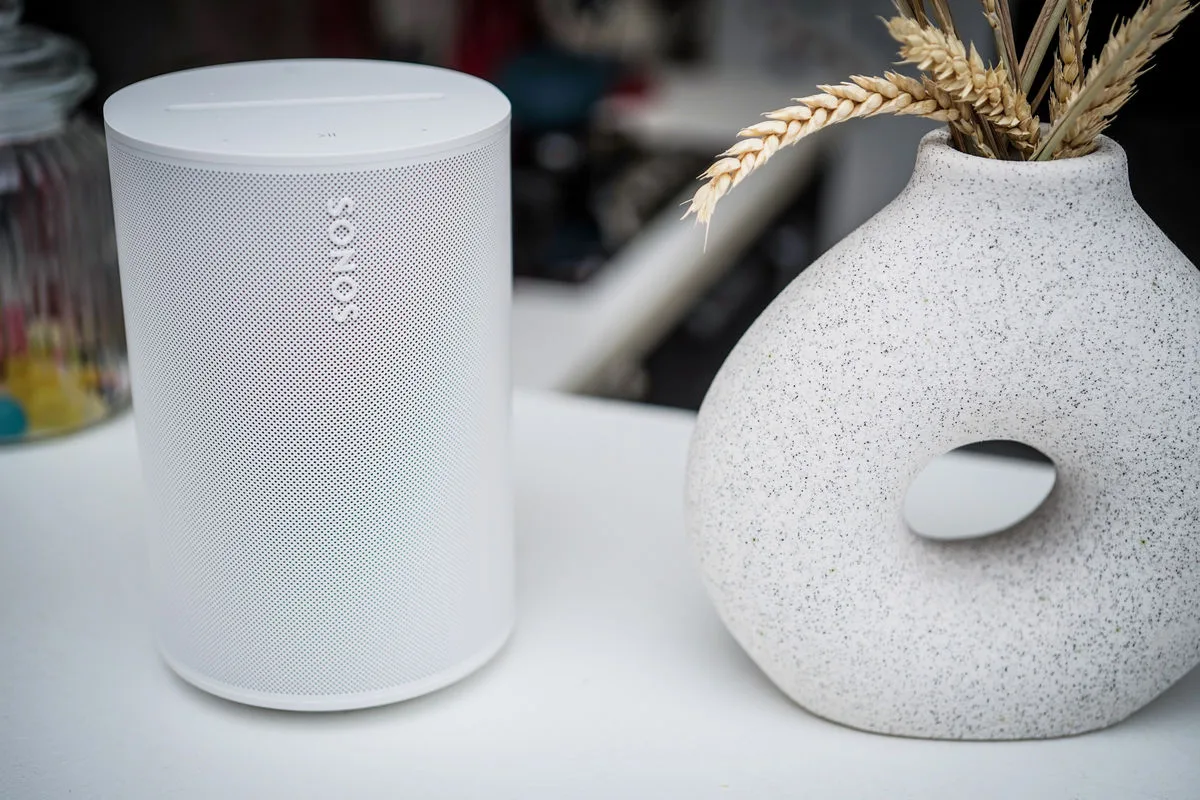 Sonos Era 100 Blanc   Vogel's SWM 4111 Blanc (la paire) Enceintes connectées