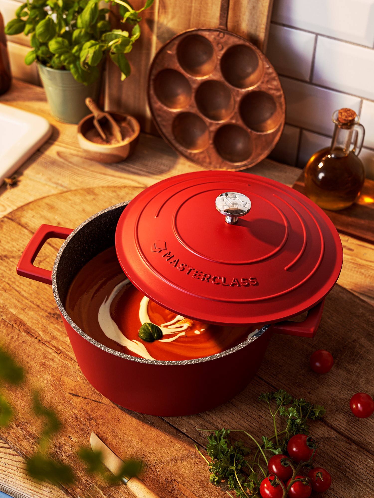 Gryde med låg 4L | Støbt aluminium/bund af rustfrit stål. 4 l. | Tomato Red | MASTERCLASS