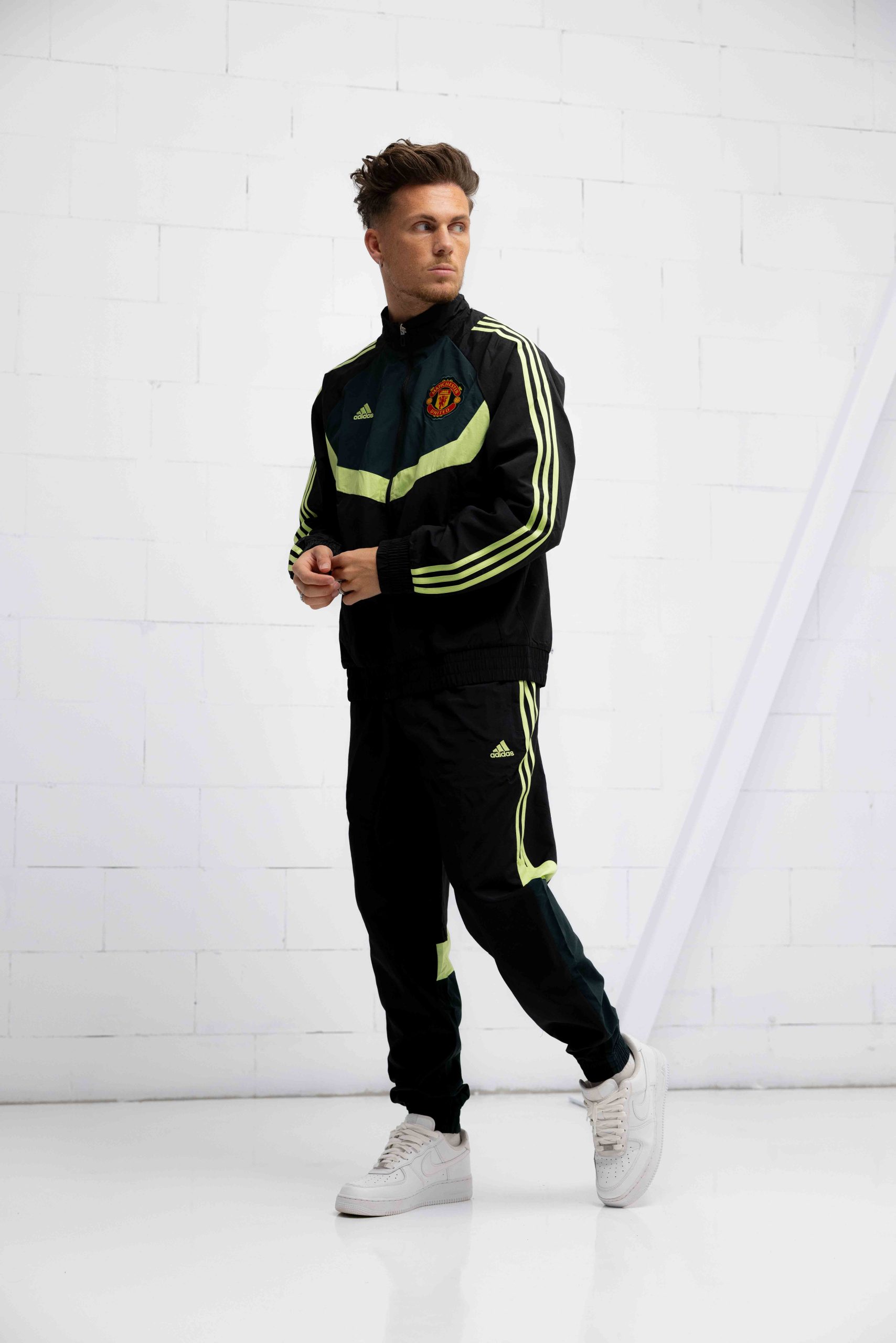 Manchester United Woven Trainingspak Senior 2023/2024