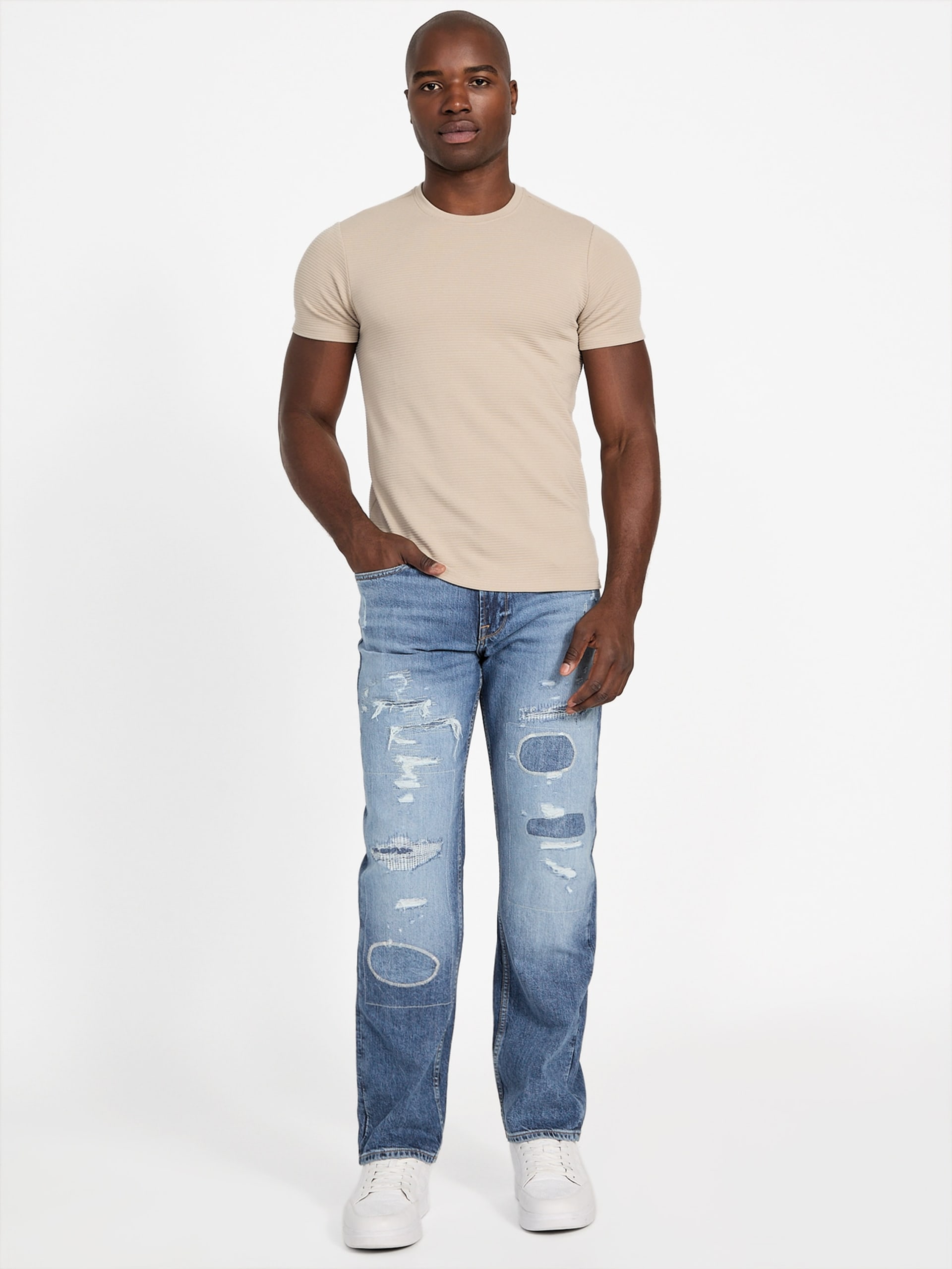 Calça jeans reta de corte regular com patch ecológico