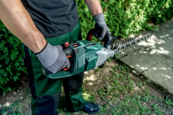 Metabo HS 18 LTX BL 75 - Hæktrimmer - ledningfri - 18 V - intet batteri, ingen oplader - 3400 opm - 75 cm - 70 cm - Skærekapacitet 21 mm - 4.8 kg - SOLO