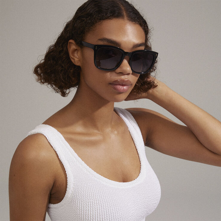 Pilgrim KATYA recycled iconic retro sunglasses black Sort