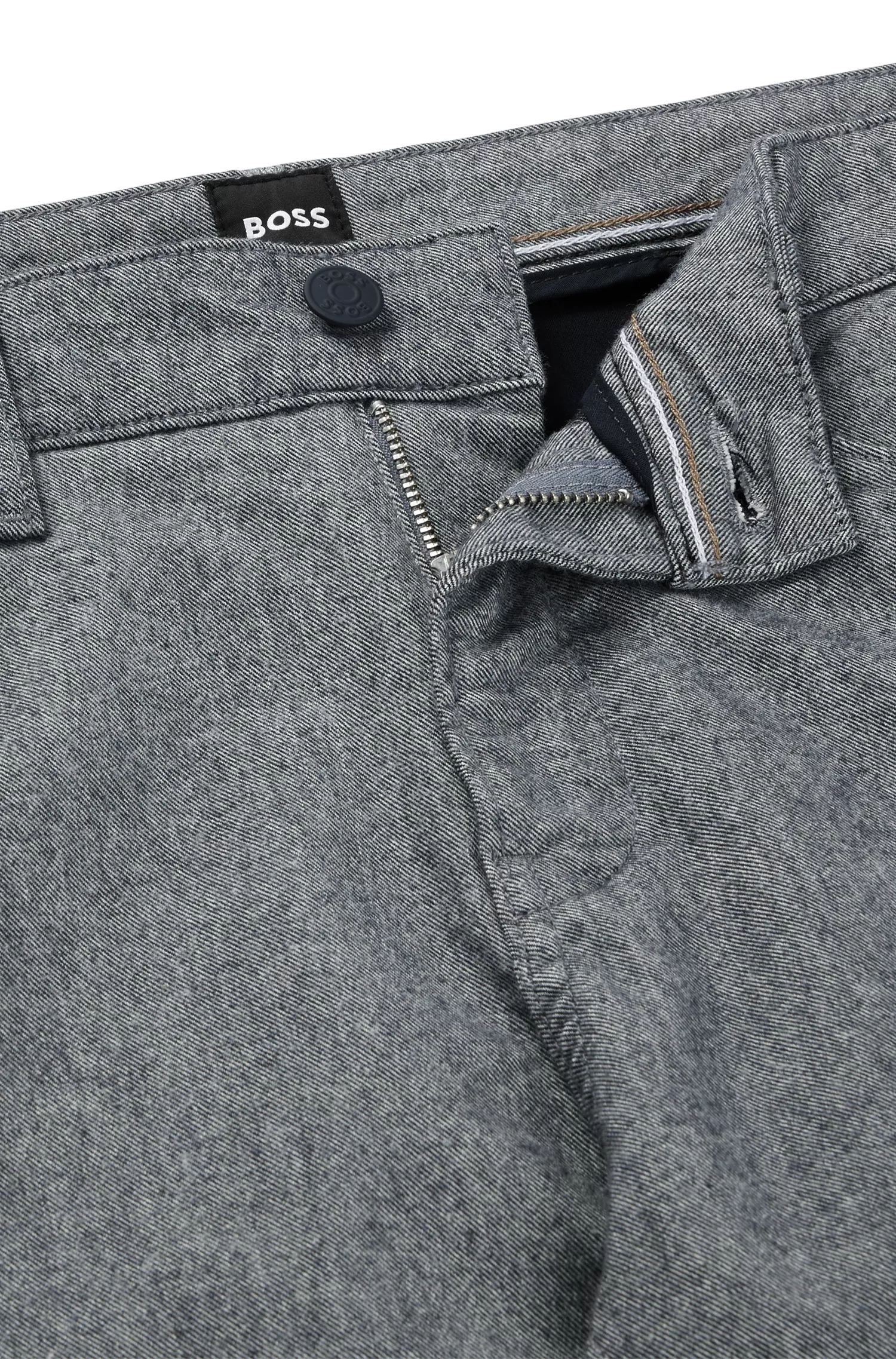 Calça jeans BOSS preta, corte slim, em sarja escovada bicolor.