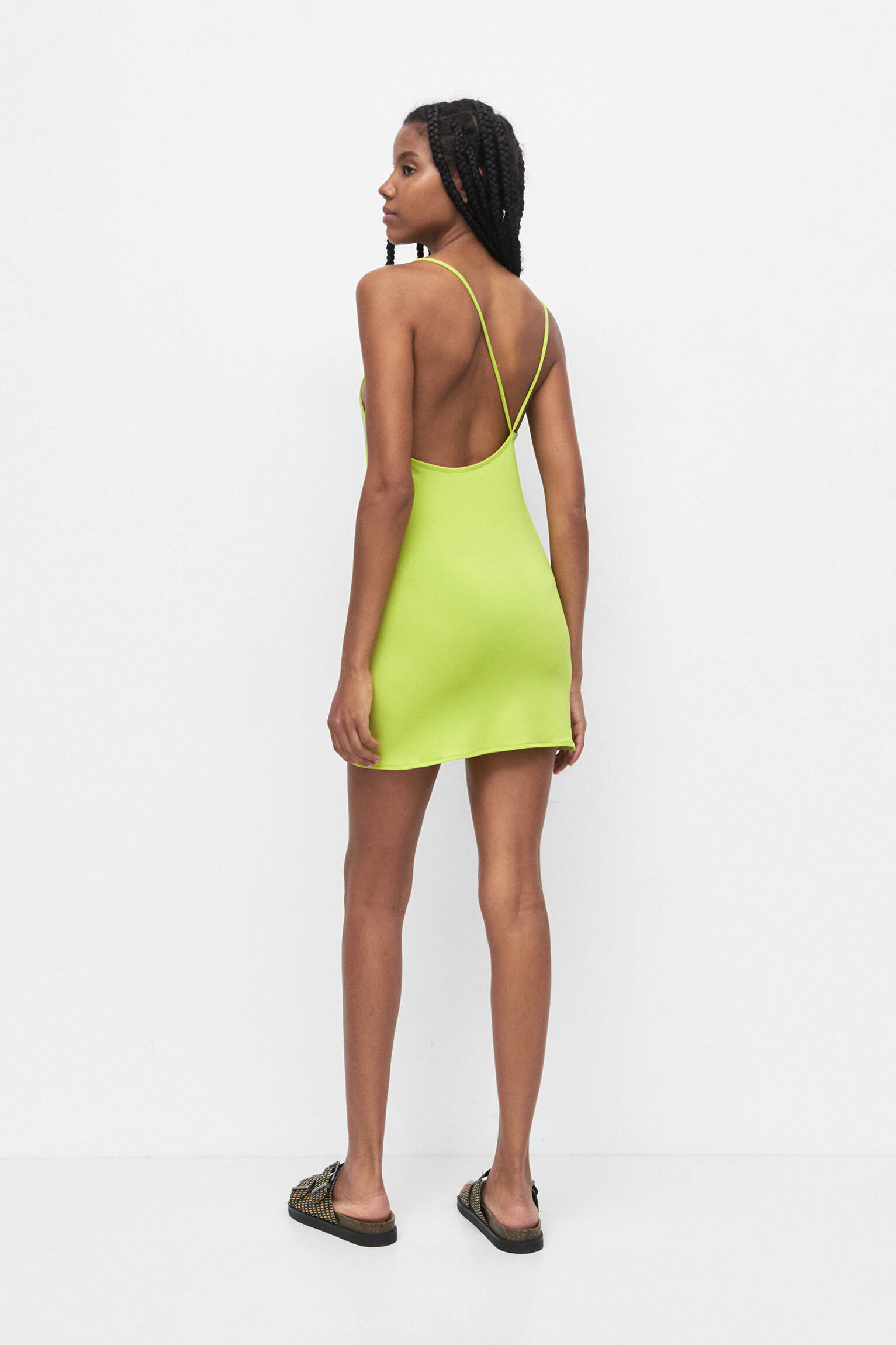 VESTIDO CURTO COM DETALHE NAS COSTAS - LIMA