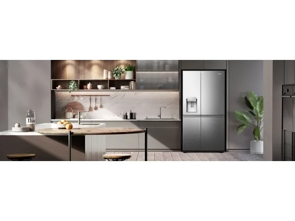 Hisense RS818N4TIC, Fritstående, Amerikansk dør, Rustfrit stål, Berøring, LED, På døren