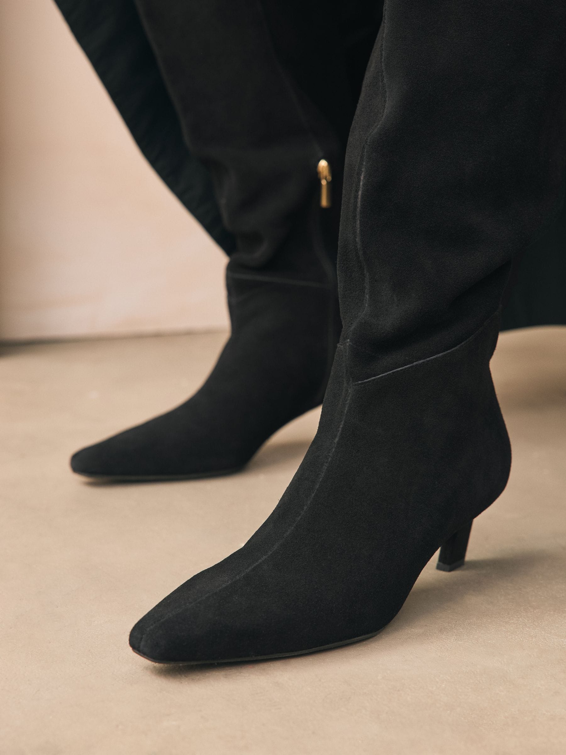 Zwart suède - Forever Comfort® Knee High Chisel Toe Heeled Boots
