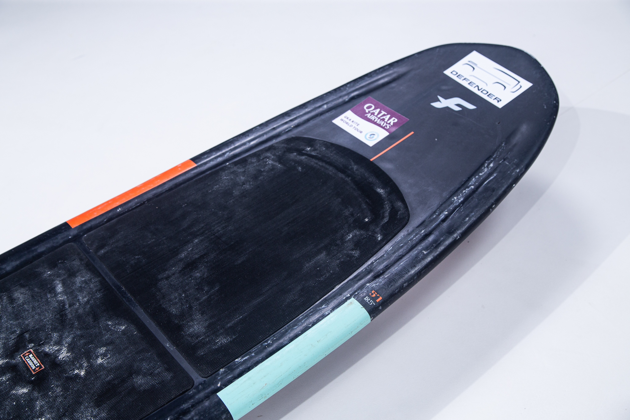 F.one Magnet Carbon 2023 - 5'1 x 18.5