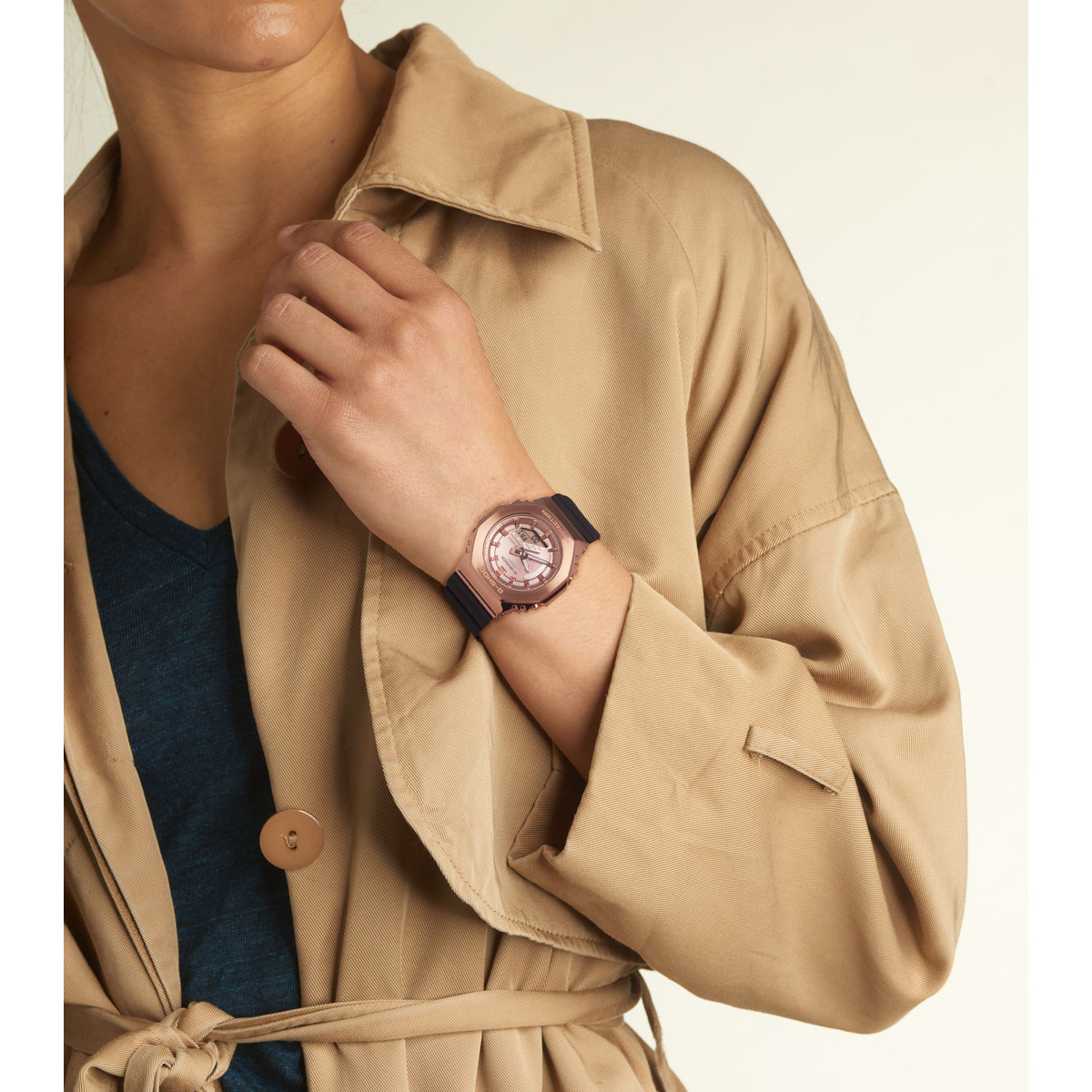 Montre G-SHOCK femme acier doré rose bracelet résine noire