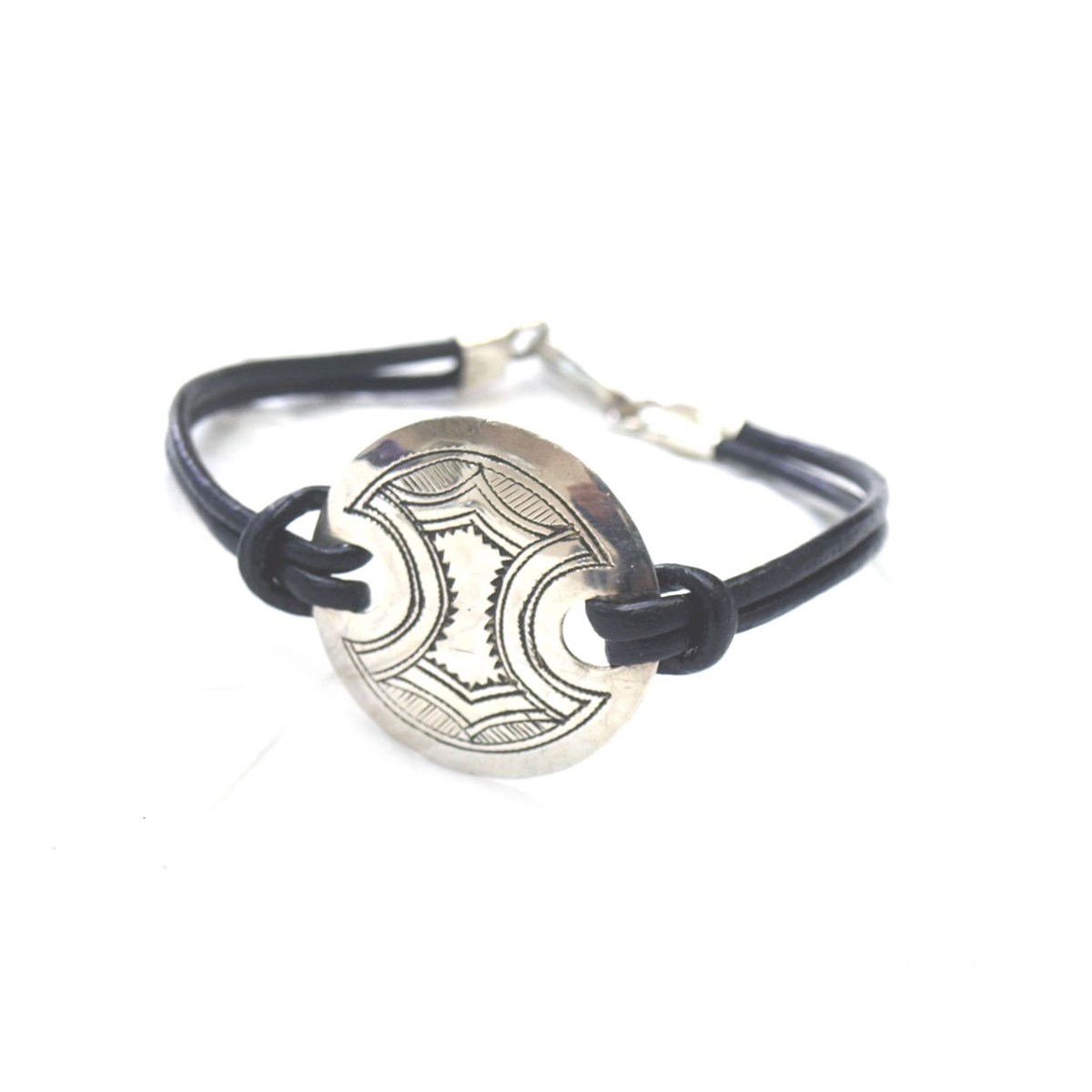 Bracelet cuir et plaque ronde