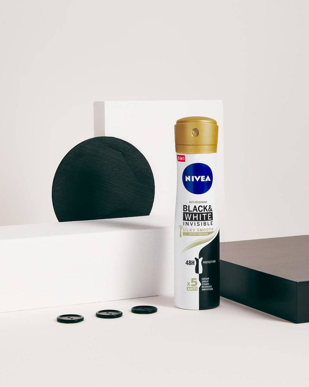 Fijn en fris!Black & White Silky Smooth deodorant spray - 6 x 150ml - voordeelverpaking