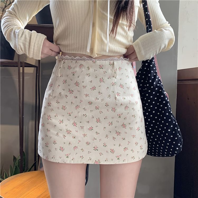 Closette - Lange mouw halter strik nep tweedelig geribbeld topje met knoopjes / hoge taille mini-kokerrok met bloemenprint